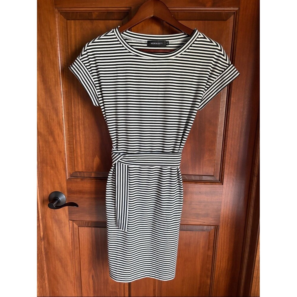 Black & White Striped Belted Knit T-Shirt Dress w/Pockets- Small